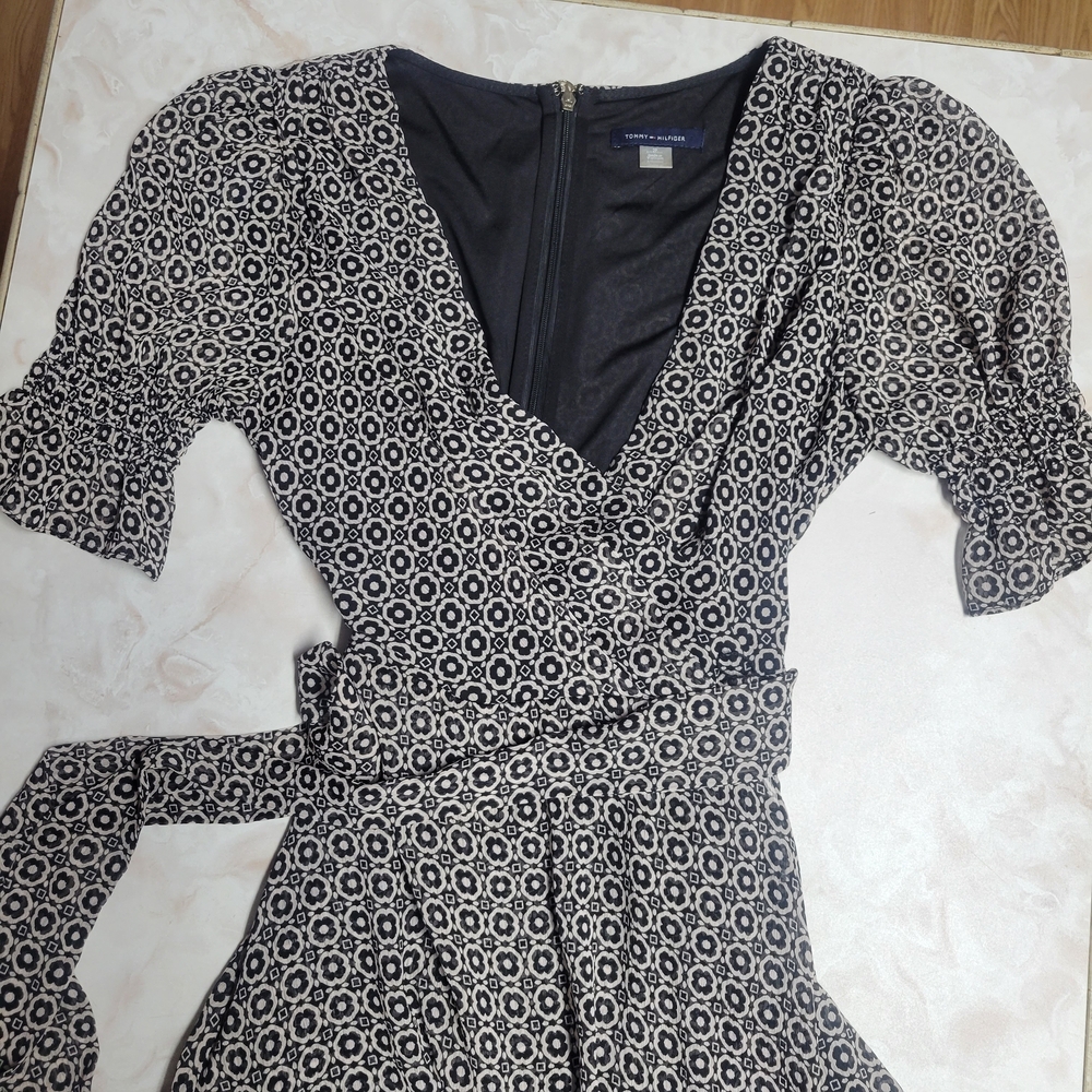 Tommy Hilfiger Wrap Dress Size 2P Gray Black Print Midi Work Office Petite - Picture 2 of 12